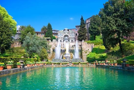 Fontana di Nettuno e Peschiere ai piedi dei giardini terrazzati di Villa d'Este a Tivoli